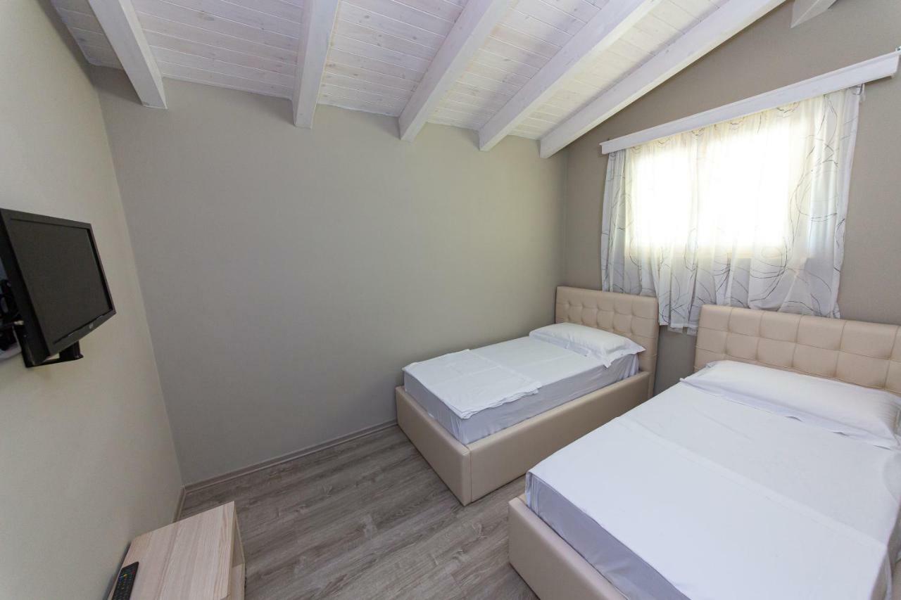 Hotel Roi Radhimë Extérieur photo