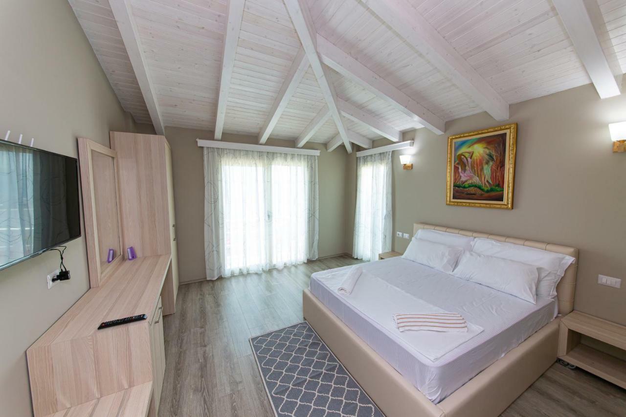 Hotel Roi Radhimë Extérieur photo