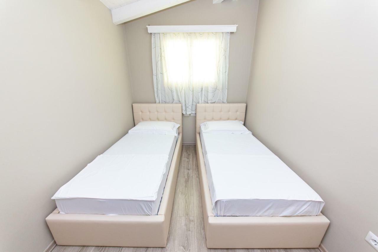 Hotel Roi Radhimë Extérieur photo