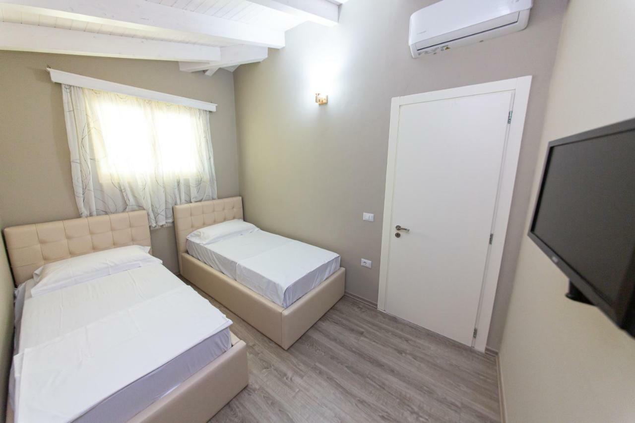 Hotel Roi Radhimë Extérieur photo